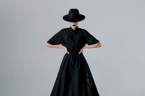 Élevez Votre Style de Mariage en Plein Air avec des Sacs en Paille Chic et Élégants